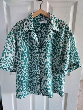 Zara Green & White Leopard Print Button-Up Shirt